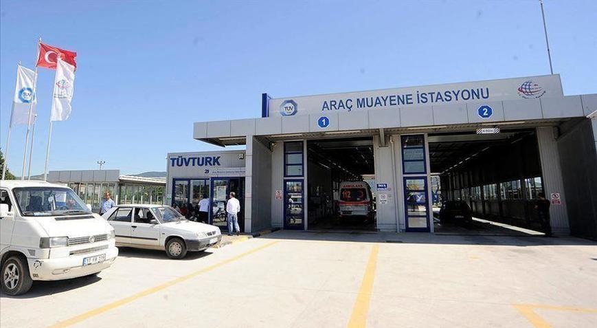 ARAÇ SAHİPLERİNE ETKİLERİ NELER OLACAK?
Özelleştirme sürecinin tamamlanmasıyla birlikte araç muayene istasyonlarının işletiminde bazı yenilikler bekleniyor. Özel sektör tarafından yönetilecek sistemde, hizmet kalitesinin artırılması ve işlemlerin hızlandırılması hedefleniyor. Yeni yönetimin muayene ücretleri, bekleme süreleri ve hizmet standartlarında nasıl değişiklikler yapacağı ise merak konusu.

