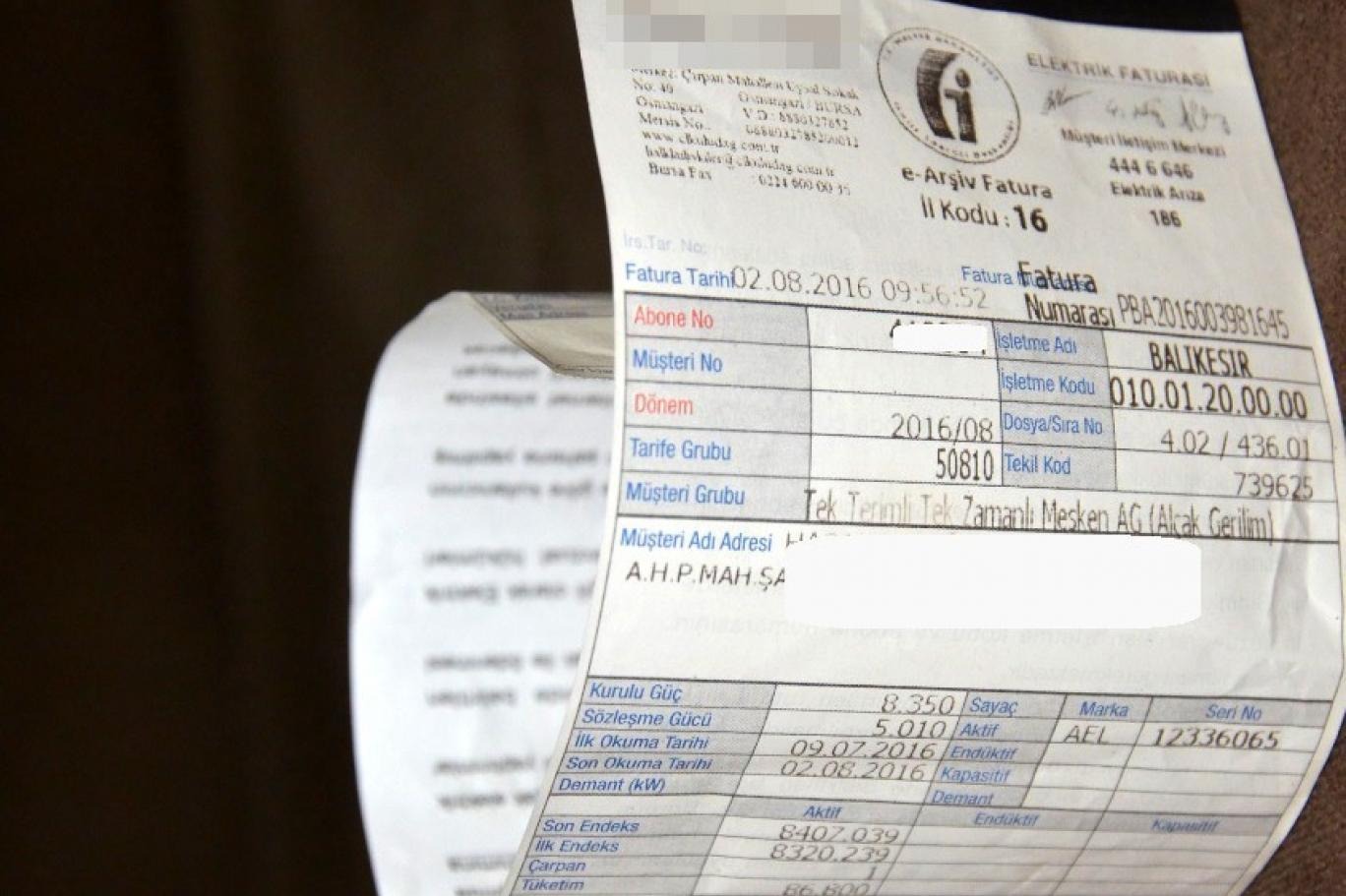 Sanayi ve ticarethaneler için ise yıllık tüketim limiti 15 bin kilovatsaat olarak belirlendi. Bu tüketim limitini aşan işletmelerin elektrik faturalarında yüzde 11’e varan bir artış yaşanması bekleniyor.