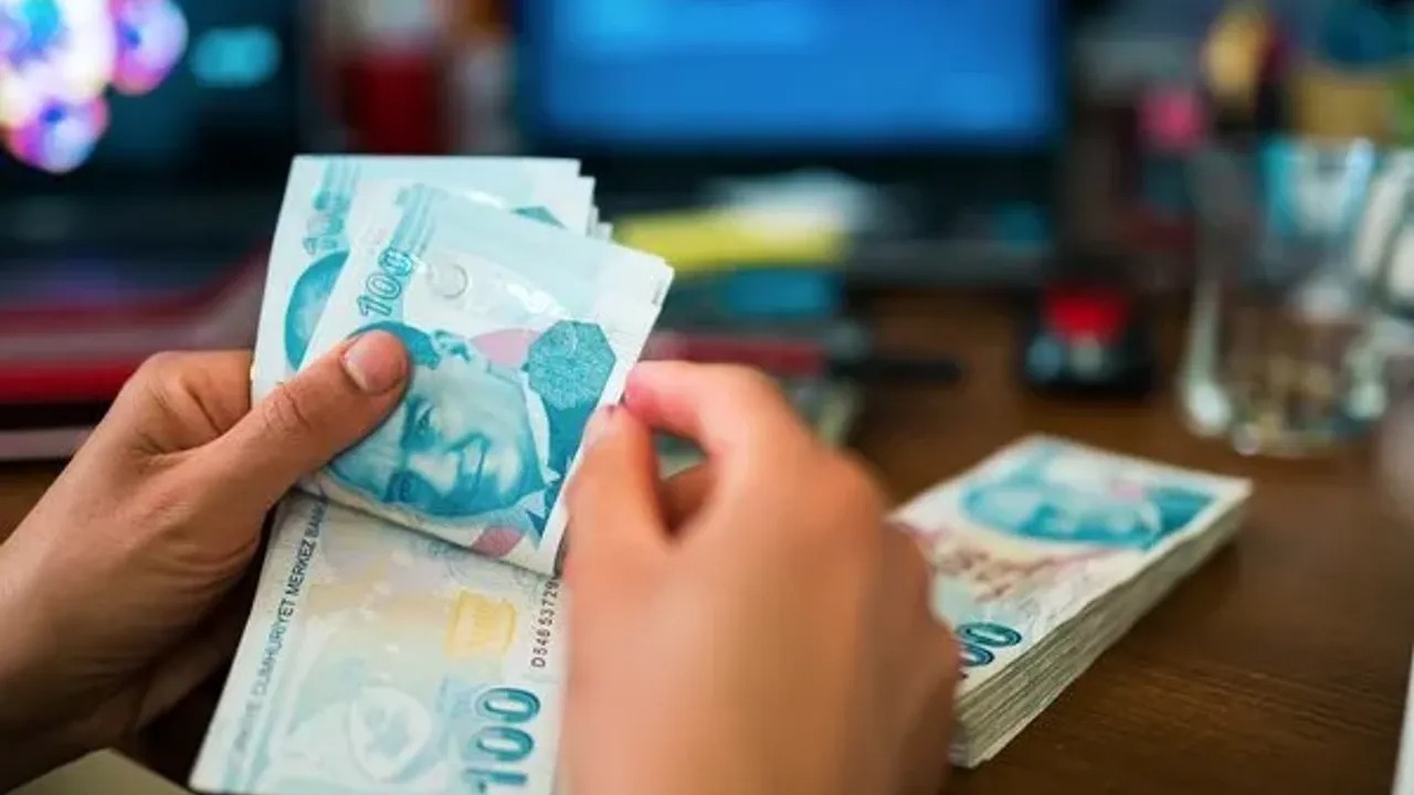 Garanti BBVA: Emeklilere maaşlarına göre 6.250 TL’den 15 bin TL’ye kadar promosyon avantajı sağlıyor.