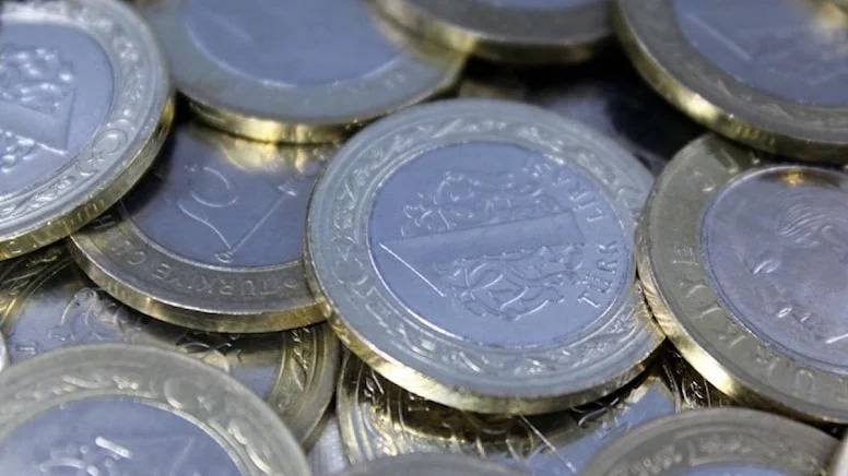 Numismatik uzmanları, ellerinde 2014 yılına ait madeni 1 TL bulunan vatandaşların paralarını detaylı şekilde incelemelerini öneriyor. Eğer hatalı basım olduğundan şüpheleniliyorsa, koleksiyonculara veya konunun uzmanlarına danışarak paranın gerçek değerinin belirlenmesi tavsiye ediliyor.
