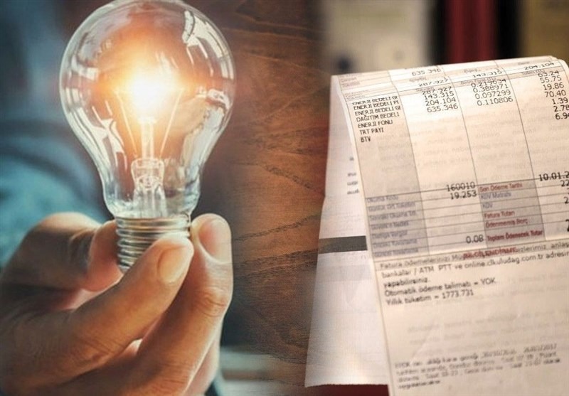 Sektör temsilcileri, dağıtım maliyetlerinin artmasına rağmen tarifelerde bir değişiklik yapılmaması nedeniyle en az 50 milyar TL zarara uğradıklarını öne sürüyor. Bu zararın telafi edilmesi için elektrik fiyatlarına zam yapılmasının kaçınılmaz olduğunu belirten şirketler, enerji yönetiminden acil düzenleme talep ediyor.
