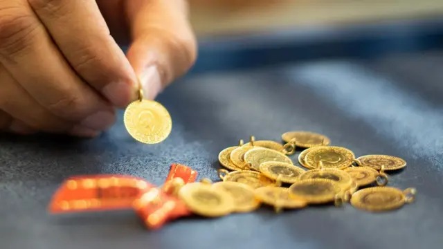 YARGI KARARI SONRASI YENİDEN YÜRÜRLÜĞE GİRDİ
Daha önce Gelir İdaresi Başkanlığı tarafından hayata geçirilen ancak Danıştay tarafından iptal edilen uygulama, yapılan yeni düzenleme ile yeniden yürürlüğe girmiş oldu. Danıştay, daha önce alınan kararın hukuki dayanaklarının yetersiz olduğu gerekçesiyle iptal kararı vermişti. Ancak son düzenleme ile bu boşluk giderildi ve uygulama resmiyet kazandı.
