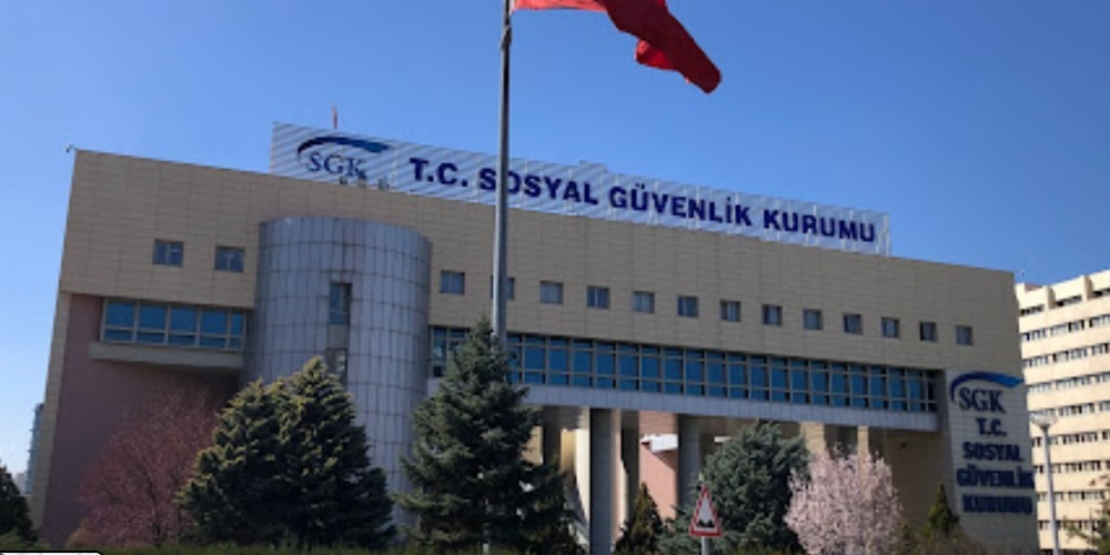Bu yeni düzenleme ile SGK, işsizlik sigortası kapsamında çalışanların mağduriyetini gidermeyi hedefliyor. Arabuluculuk tutanağı ve mahkeme kararları ile işten çıkarılma kodunu değiştirme imkanı, işsizlik maaşını almaya hak kazanan ancak işten çıkarılma sebebi nedeniyle alamayan çalışanlar için büyük bir kolaylık sağlıyor.