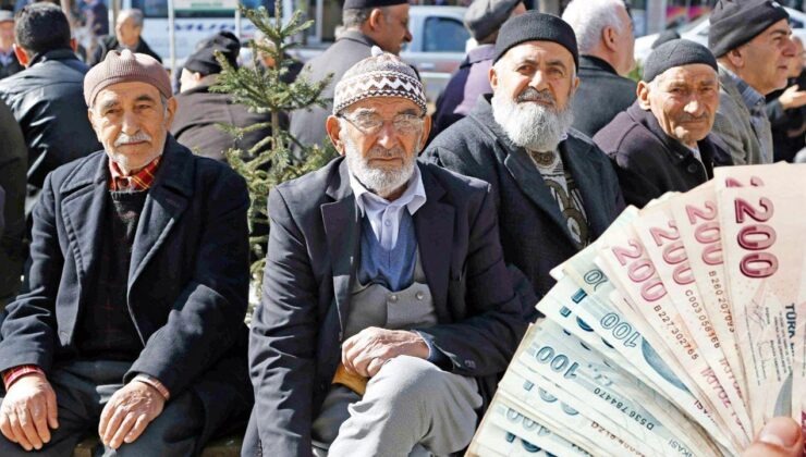 BAYRAM İKRAMİYESİ EMEKLİLER İÇİN BÜYÜK BİR FIRSAT
Bayram ikramiyeleri, emekli vatandaşlar için hayati önem taşıyan bir destek olmaya devam ediyor. Yeni düzenlemelerle birlikte, daha fazla emekli bu ikramiyeden faydalanacak. Özellikle dul ve yetim aylığı alanların da hak sahipliği oranlarına göre ödeme alması, emekli maaşlarının düşük olduğu dönemlerde önemli bir finansal destek sağlayacak. 4.000 TL’lik bayram ikramiyesi, emeklilerin bayramda rahat bir nefes almasına yardımcı olacak.
