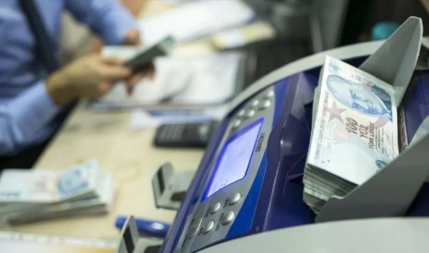 Bankacılık Düzenleme ve Denetleme Kurumu’nun (BDDK) açıkladığı verilere göre, 14 Mart 2025 itibarıyla ihtiyaç kredisi hacmi 1 trilyon 516,89 milyar TL’ye ulaştı. Yılın ilk haftasında 1 trilyon 431,32 milyar TL seviyesinde olan kredi hacmi, ilk çeyrek tamamlanmadan 85 milyar TL’lik bir artış göstermiş durumda.