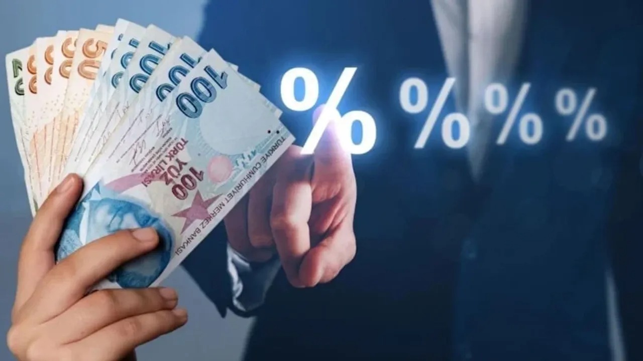 KREDİ MALİYET ORANLARI NEYİ GÖSTERİYOR?
•	100 bin TL kredi çekenler için toplam maliyet %56,16 olarak hesaplanıyor.
•	200 bin TL kredi çekenler için ise toplam maliyet %61,41 seviyesine kadar yükseliyor.
