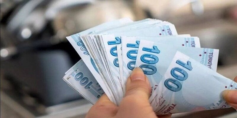Kredi faiz oranlarındaki dalgalanmalar, tüketicilerin kredi çekerken daha detaylı karşılaştırmalar yapmasını gerektiriyor. Uzmanlar, kredi kullanmadan önce farklı bankaların sunduğu seçeneklerin dikkatlice değerlendirilmesi gerektiğini vurguluyor.