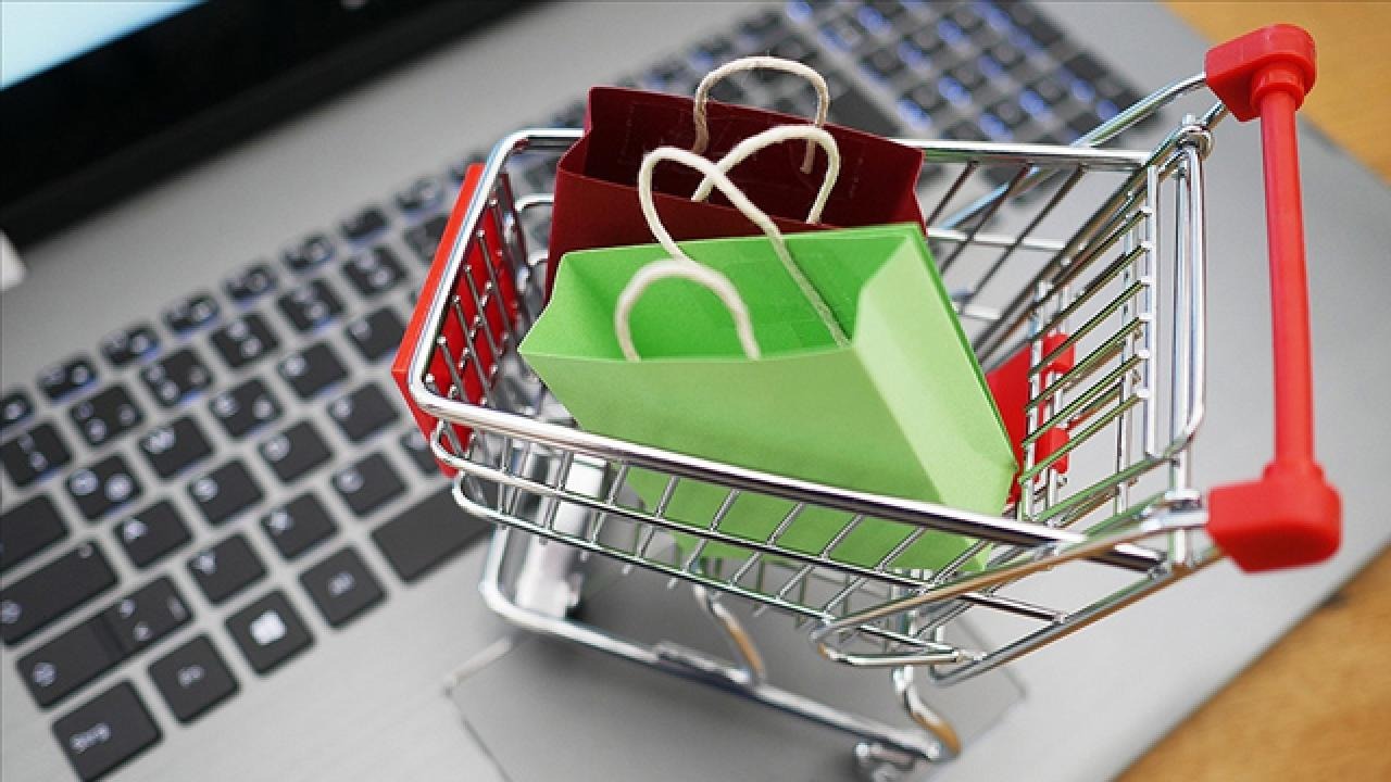 Dolandırıcılara karşı dikkatli olmak, mağduriyetleri en aza indirebilir. Online alışveriş yaparken ya da bir hizmet alırken, bilinçli ve temkinli davranarak güvenli internet kullanımını sağlamak herkes için önemli bir adım olacaktır.