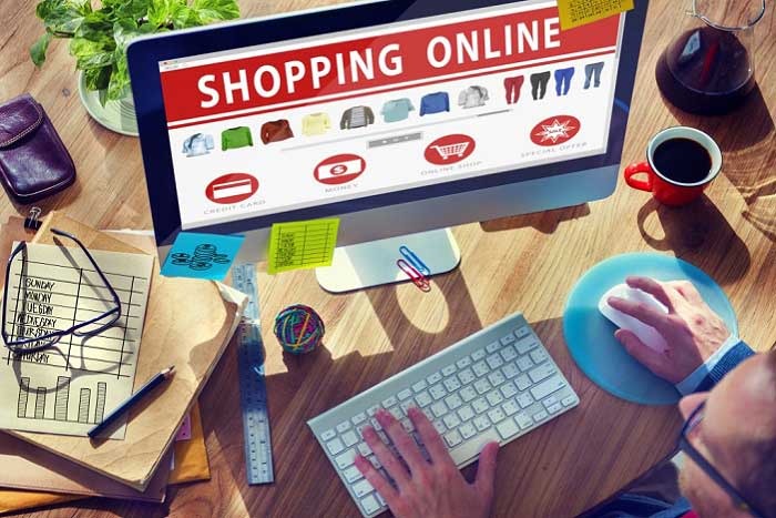 İNTERNETTE GÜVENLİ ALIŞVERİŞ İÇİN BİLİNÇLİ HAREKET EDİN
İnternet alışverişlerinde güvenliğin sağlanması için kullanıcıların bilinçli hareket etmesi büyük önem taşıyor. Sahte sitelere karşı alınabilecek önlemler arasında, sadece bilinen ve güvenilir alışveriş sitelerinden işlem yapmak, site adreslerini dikkatlice kontrol etmek ve ödeme yapmadan önce kullanıcı yorumlarını incelemek yer alıyor.
