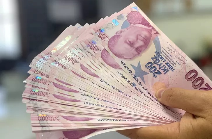Habertürk’ün haberine göre, SGK’nın belirlediği prime esas kazanç sınırları 2025 yılı itibarıyla şu şekilde güncellendi:
•	Alt sınır: 26.005,50 TL
•	Üst sınır: 195.041,25 TL
