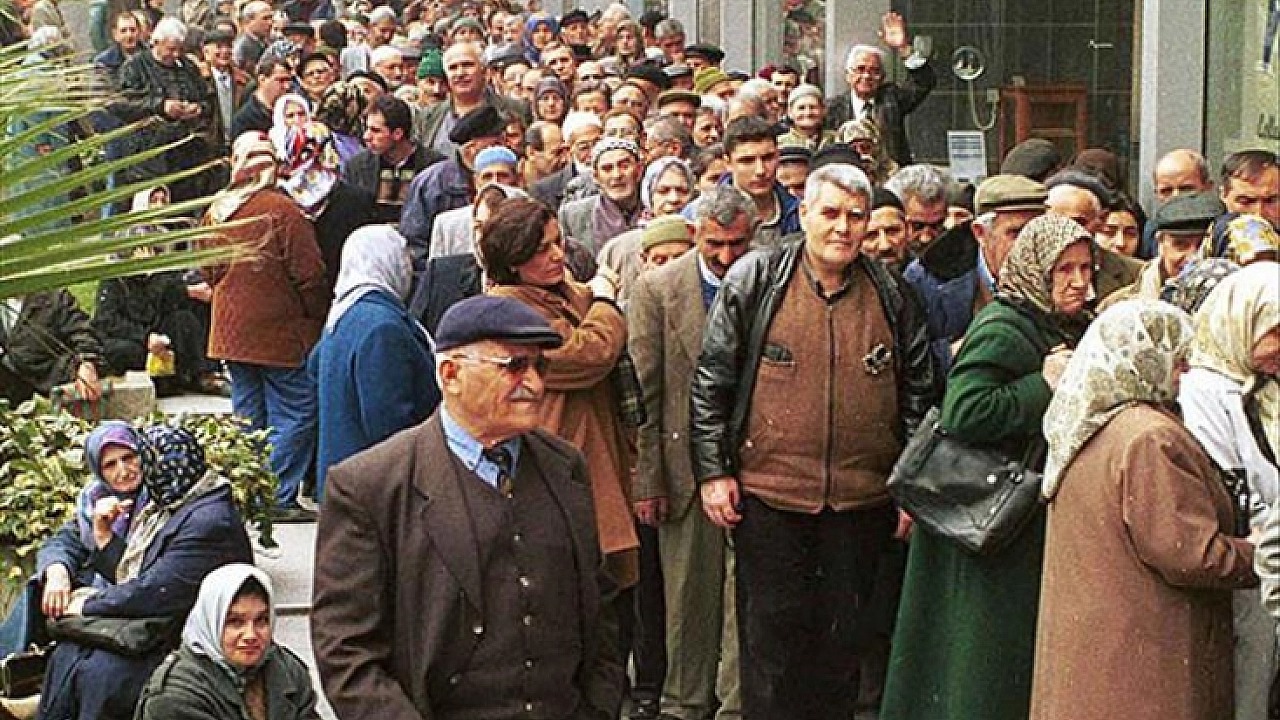 EMEKLİLİK SÜRECİ KISALIYOR
Bu yeni düzenleme, Bağ-Kur'luların 5 yıl önce emekli olabilmesine imkan tanıyarak, emeklilik süresini ciddi anlamda kısaltıyor. Bu değişikliğin yasalaşmasıyla birlikte, Bağ-Kur sigortalıları için daha erken emeklilik hayali gerçek olacak.
