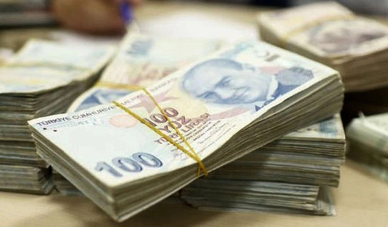 2025 YILI İÇİN EMEKLİ MAAŞLARI VE EK ÖDEMELER
2025 yılı itibarıyla emekliler için uygulanacak yeni maaş zamları, banka promosyonları ve bayram ikramiyeleri konusunda gelişmeler yakından takip edilmeye devam ediyor. SSK ve Bağ-Kur emeklileri için sunulan tüm fırsatlardan haberdar olmak için güncel duyuruların takip edilmesi büyük önem taşıyor.
