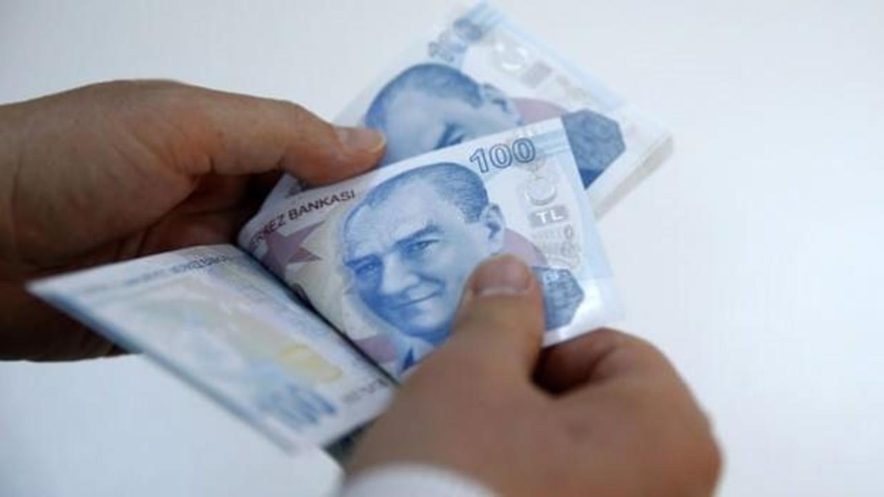 Maaşı 15 bin TL ile 19.999 TL arasında olanlar için promosyon ödemeleri 10 bin TL ile 25 bin TL arasında belirlenirken, 20 bin TL ve üzeri maaş alanlar için 12 bin TL ile 27 bin TL arasında promosyon fırsatları sunuluyor. Bankalar, müşteri portföylerini genişletmek amacıyla promosyon miktarlarını artırmaya devam edebilir.