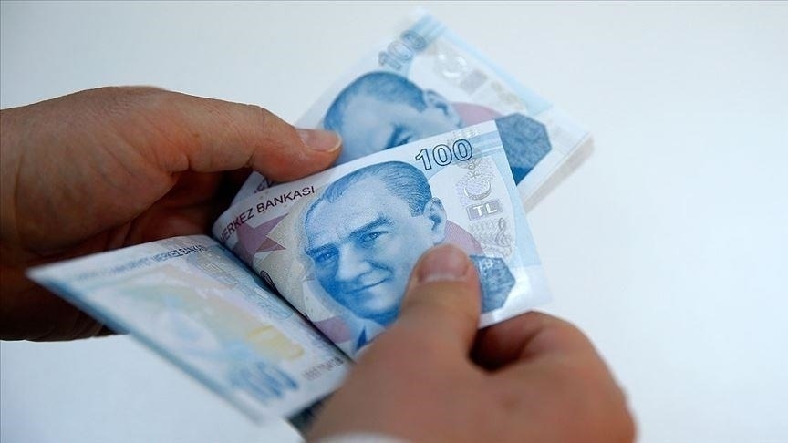 2025 RAMAZAN BAYRAMI EMEKLİ İKRAMİYESİ NE ZAMAN YATACAK?
2025 yılında Ramazan Bayramı 30 Mart’ta başlayacak. Geçmiş yıllardaki uygulamalara bakıldığında, bayram ikramiyelerinin bayramdan önceki hafta içinde hesaplara aktarılması bekleniyor. Bu kapsamda ödemelerin 24-28 Mart tarihleri arasında yapılacağı öngörülüyor.
