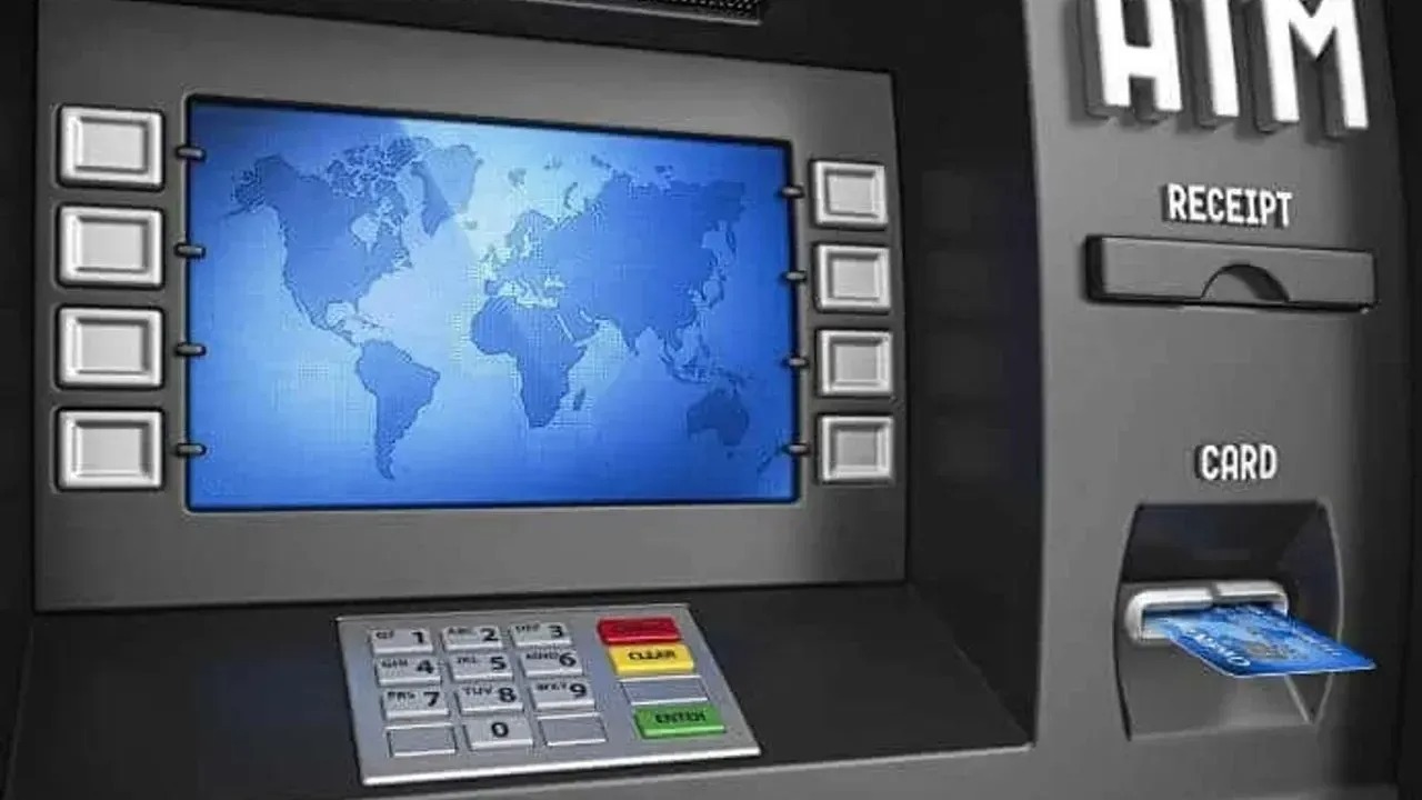 Bu yeni sistemle birlikte, ATM güvenlik kameraları kullanıcıların yüz görüntülerini en az iki yıl boyunca saklayacak. Bu önlem, olası suistimallerin ve dolandırıcılık vakalarının tespit edilmesini kolaylaştıracak.