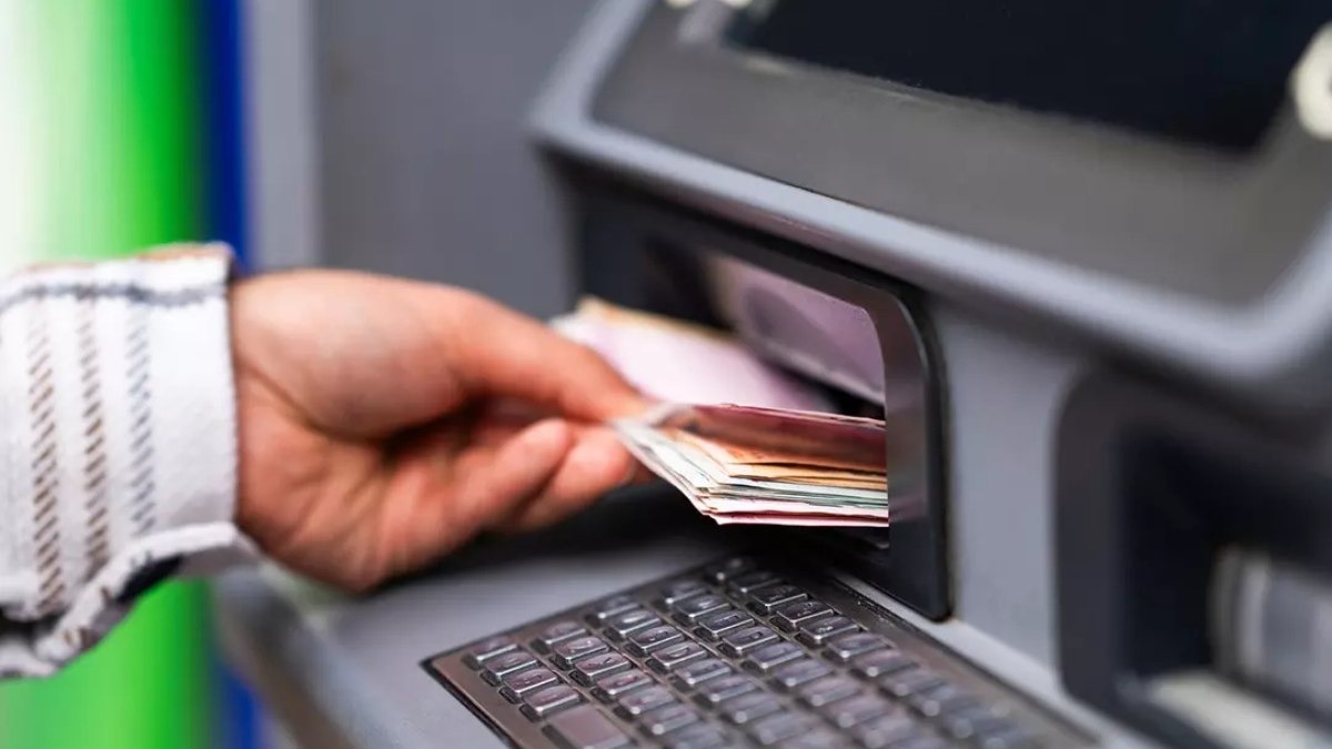•	Yüz tanıma sistemine uygun şekilde kameraya bakın.
•	PIN kodunuzu girerken çevrenizde kimsenin olmadığından emin olun.
•	ATM ekranında herhangi bir olağandışı mesaj veya hata görürseniz bankanızın müşteri hizmetlerine bildiriniz.
•	İşleminiz tamamlandıktan sonra mutlaka 'iptal' tuşuna basarak ATM'den ayrılın.
