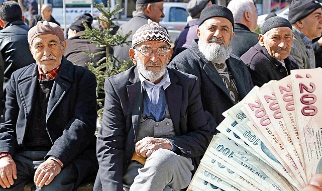 NİSAN AYINDA YENİDEN HESAPLAMA YAPILACAK
Emekli maaşları, nisan ayı itibarıyla yeni hesaplama yöntemine göre belirlenmeye başlanacak. Şubat ve mart aylarında emeklilik başvurusu yapan vatandaşlar, nisan ayında maaş farklarını alabilecek. Örneğin, ocak ayında başvuru yapıp şubat ayında maaş bağlatan bir kişi, aradaki farkı nisan maaşında görebilecek.

