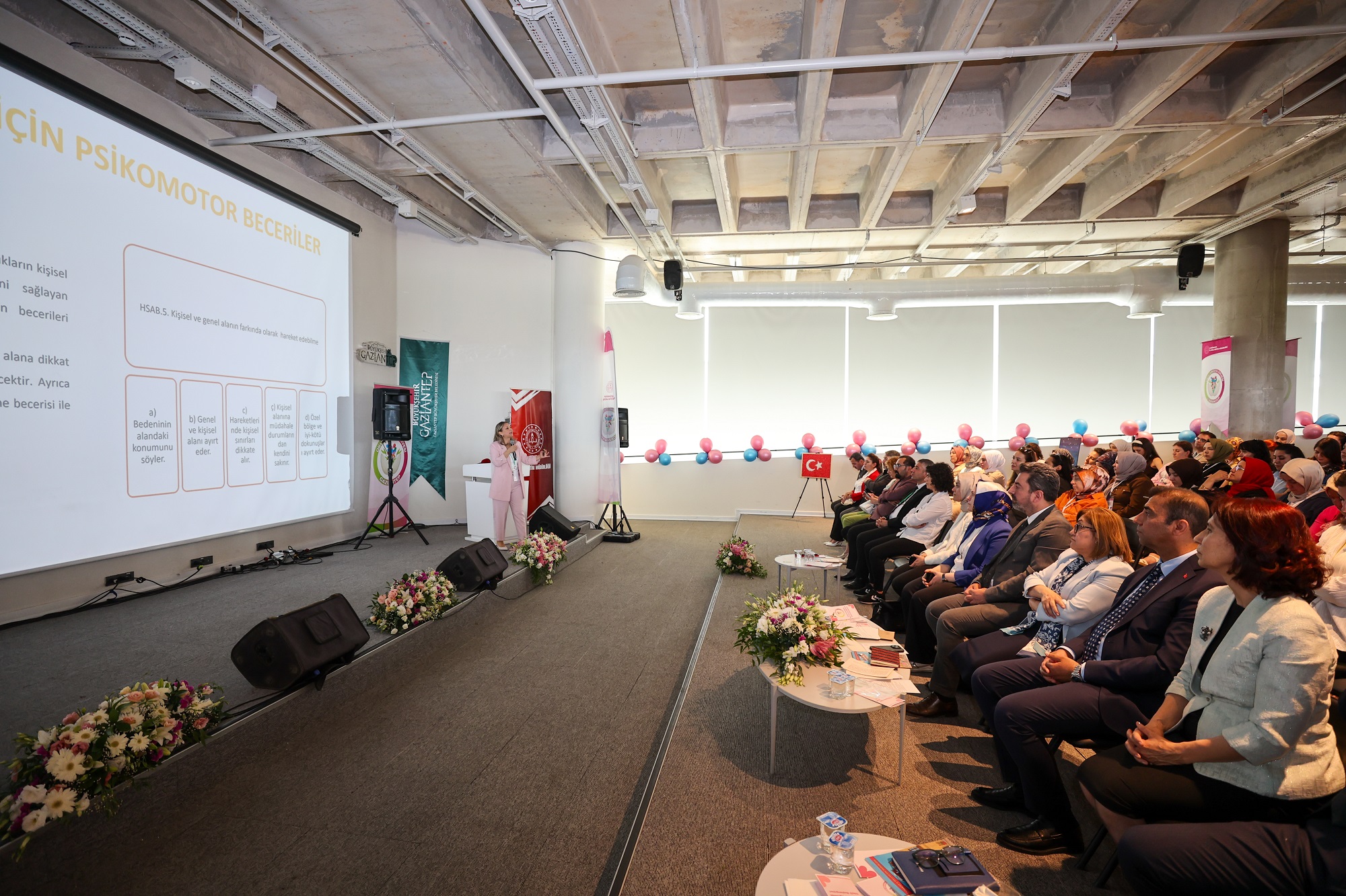 Büyükşehi̇r Ev Sahi̇pli̇ği̇nde Okul Öncesi̇ Zi̇rve Programi Düzenlendi̇ (6)