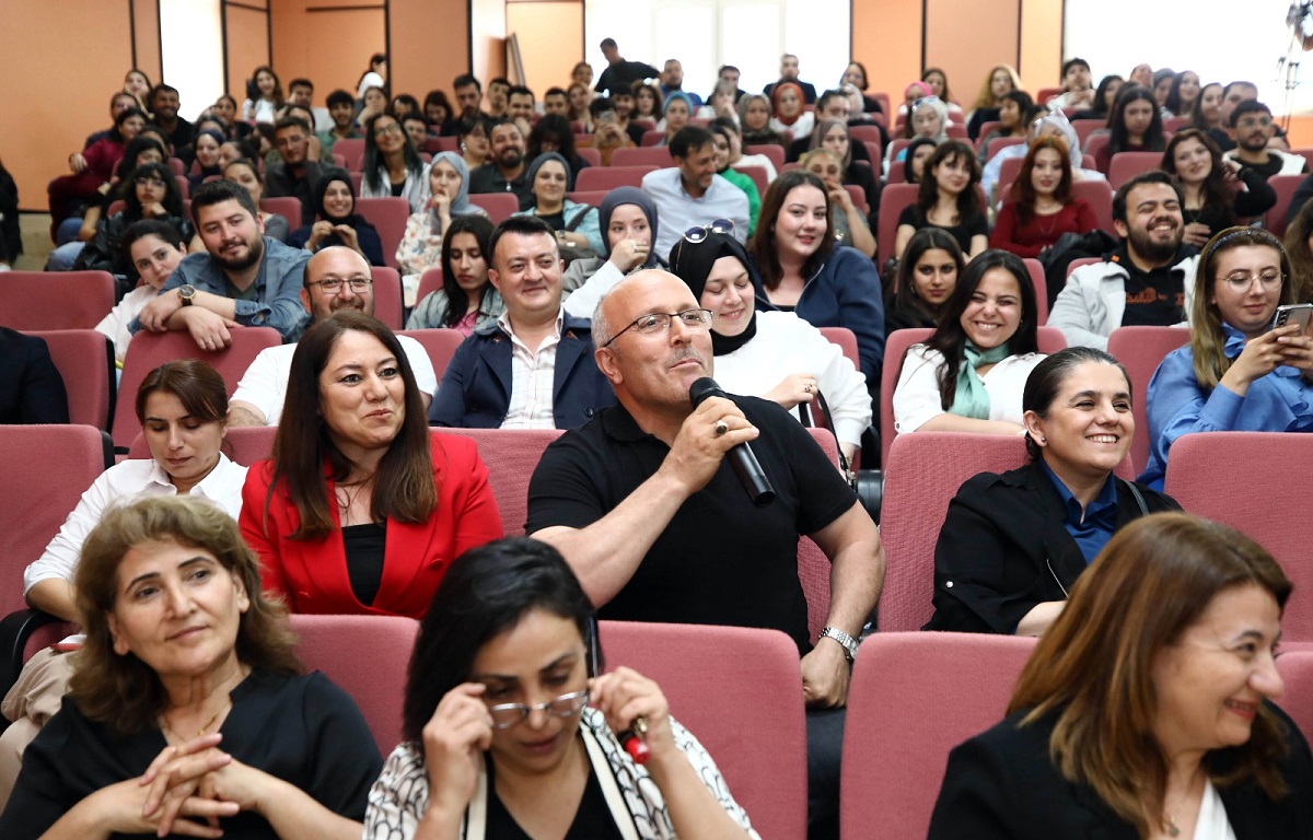 Sanko Holdi̇ng Onursal Başkani Abdulkadi̇r Konukoğlu Gaün'de Öğrenci̇lerle Buluştu (12)