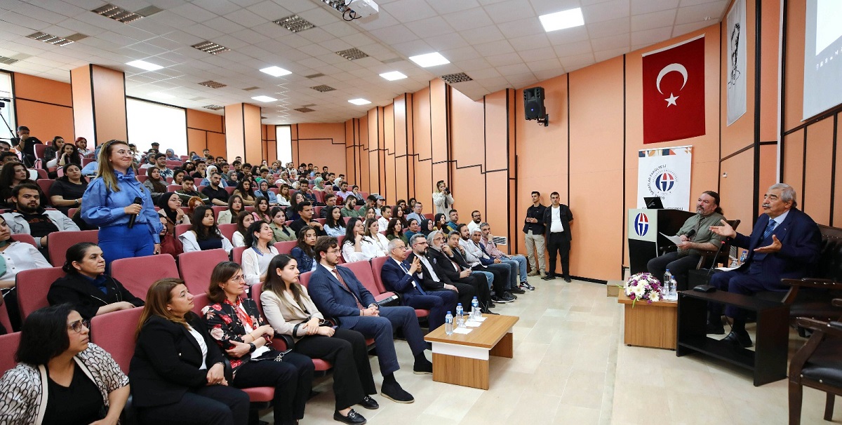 Sanko Holdi̇ng Onursal Başkani Abdulkadi̇r Konukoğlu Gaün'de Öğrenci̇lerle Buluştu (2)