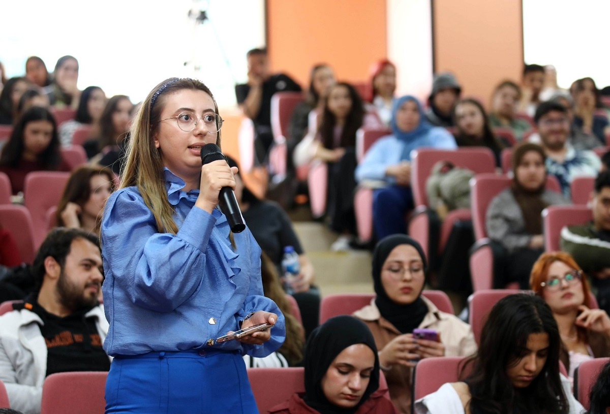 Sanko Holdi̇ng Onursal Başkani Abdulkadi̇r Konukoğlu Gaün'de Öğrenci̇lerle Buluştu (3)