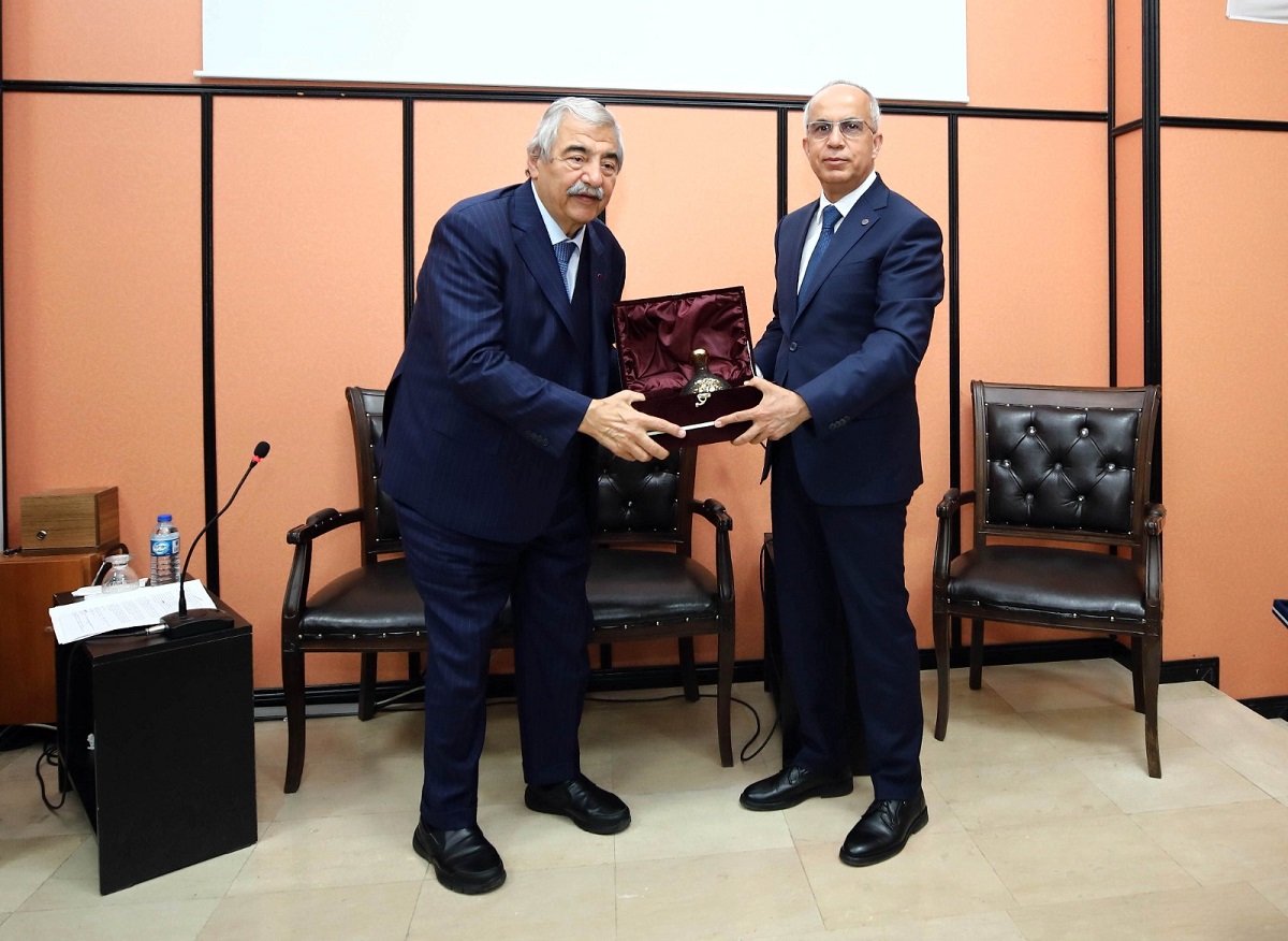 Sanko Holdi̇ng Onursal Başkani Abdulkadi̇r Konukoğlu Gaün'de Öğrenci̇lerle Buluştu (4)