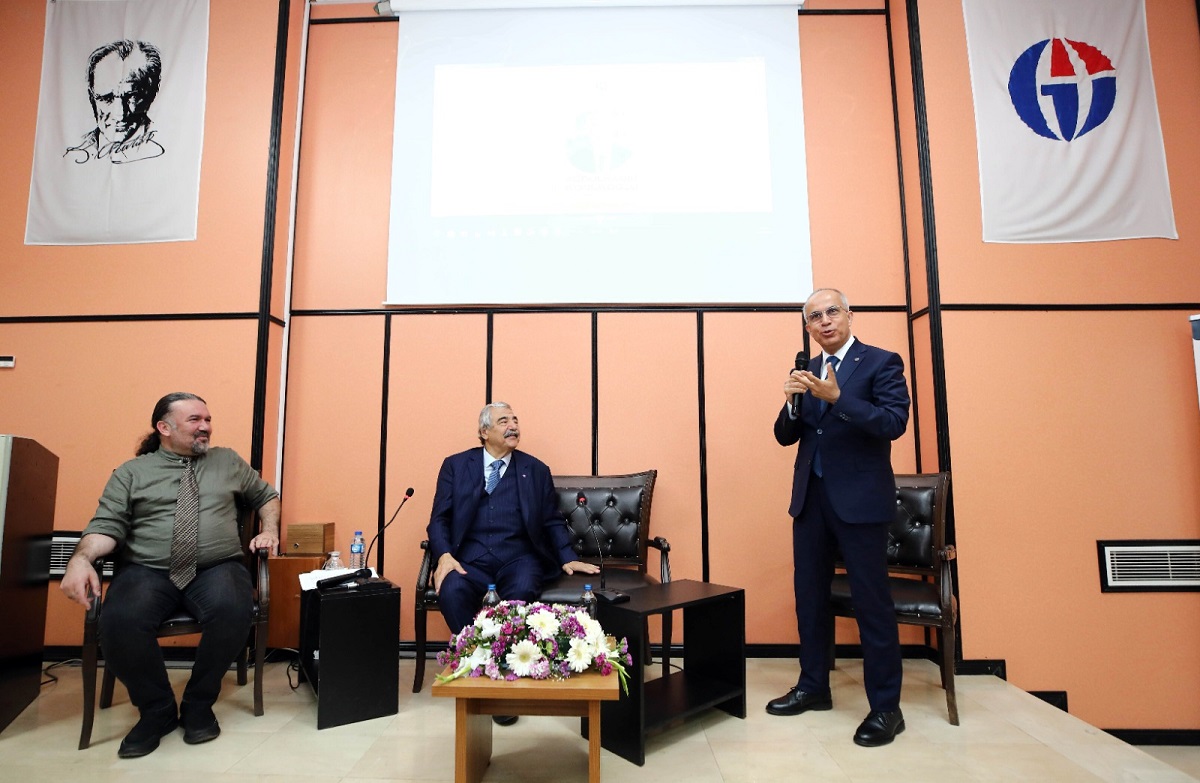 Sanko Holdi̇ng Onursal Başkani Abdulkadi̇r Konukoğlu Gaün'de Öğrenci̇lerle Buluştu (7)