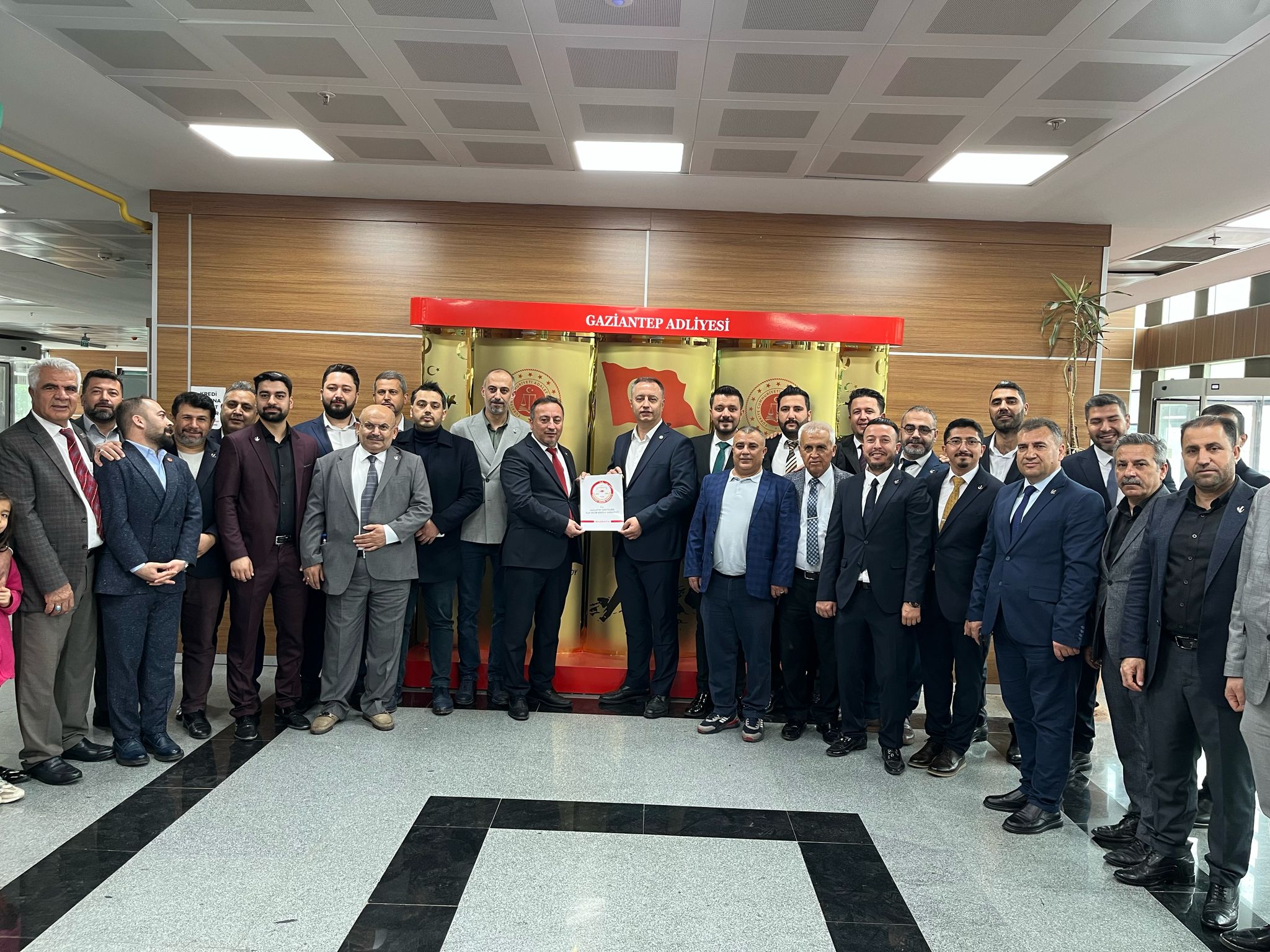 Sedat Yıldız Mazbatasını Teslim Aldı: “Seçim Startını Verdik”