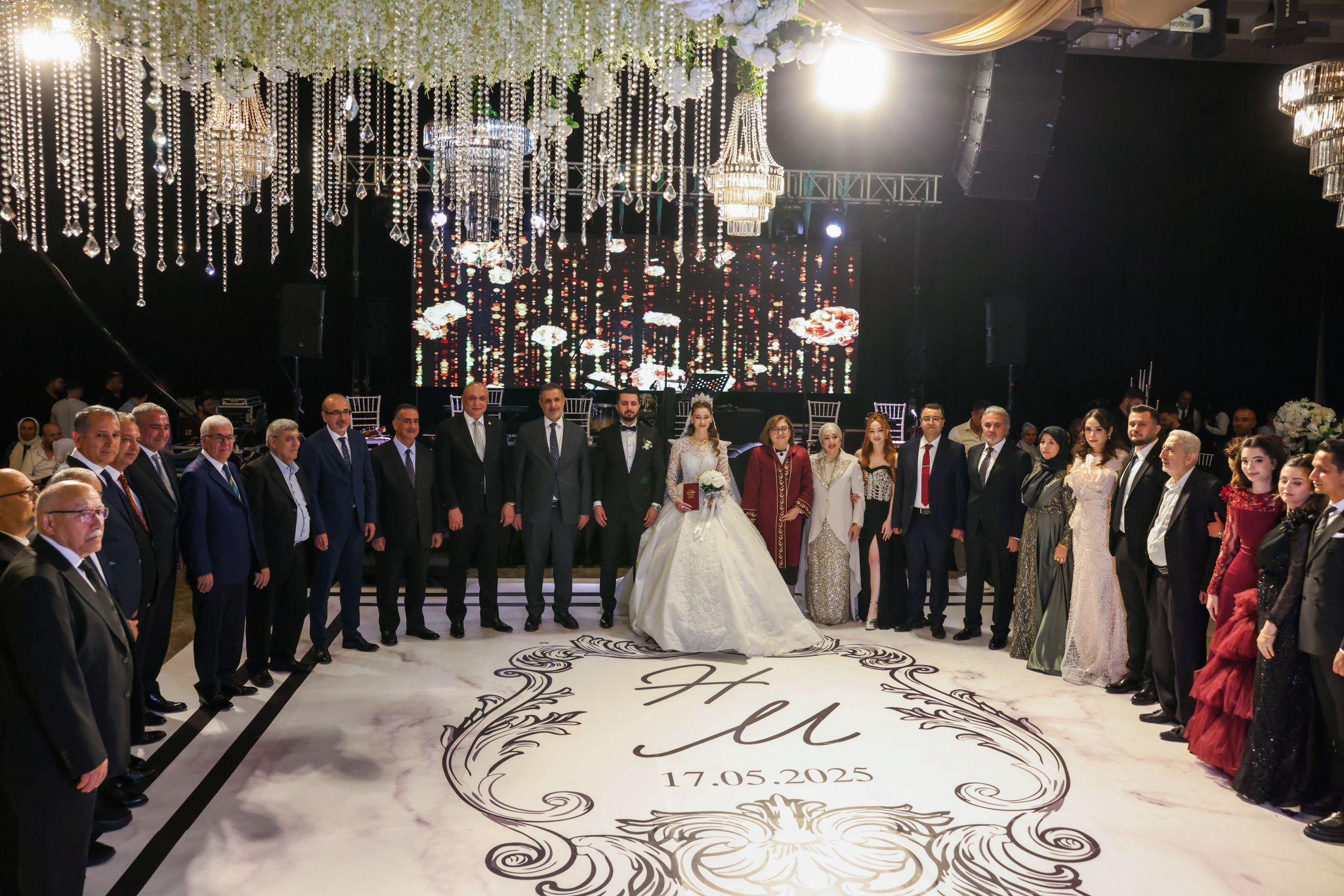 Yüksel Ve Tanrıöver Ailelerini Bir Araya Getiren Dillere Destan Düğün!