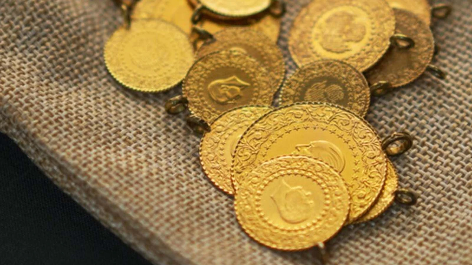 Altın Ne Kadar Oldu? Gram Altın Fiyatı Rekor Kırdı Mı? Yükselir Mi Düşer Mi?