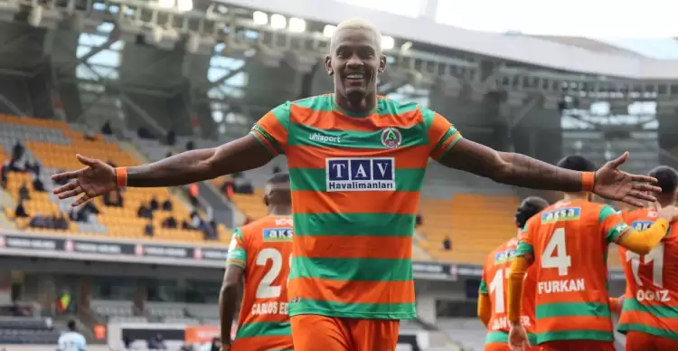 Alanyaspor, yıldız oyuncu ile yollarını ayırdı!