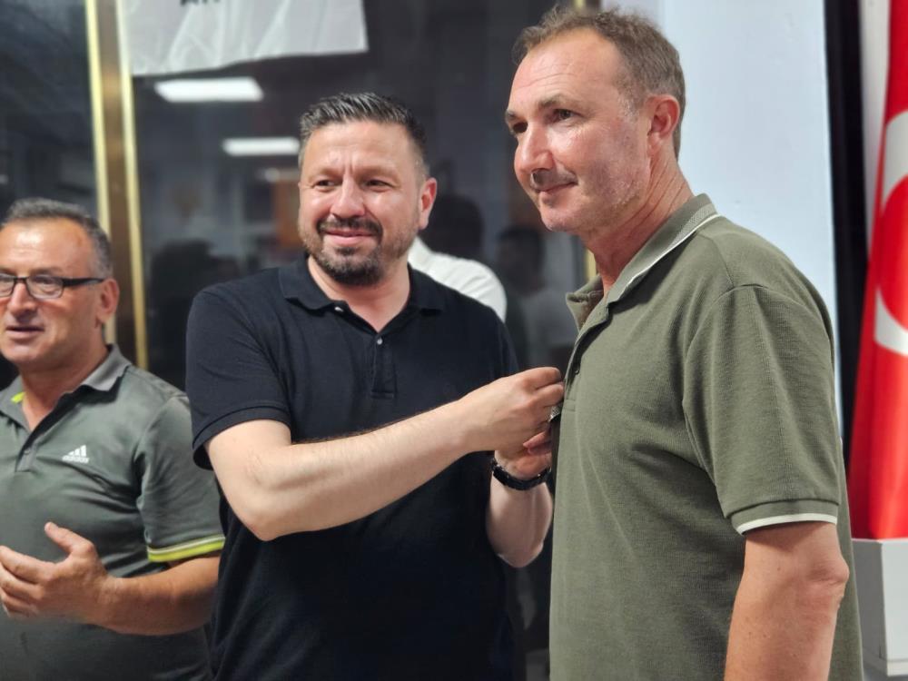 Yeniden Refah Partisi'nden deprem! 61 isim AK Parti'ye katıldı