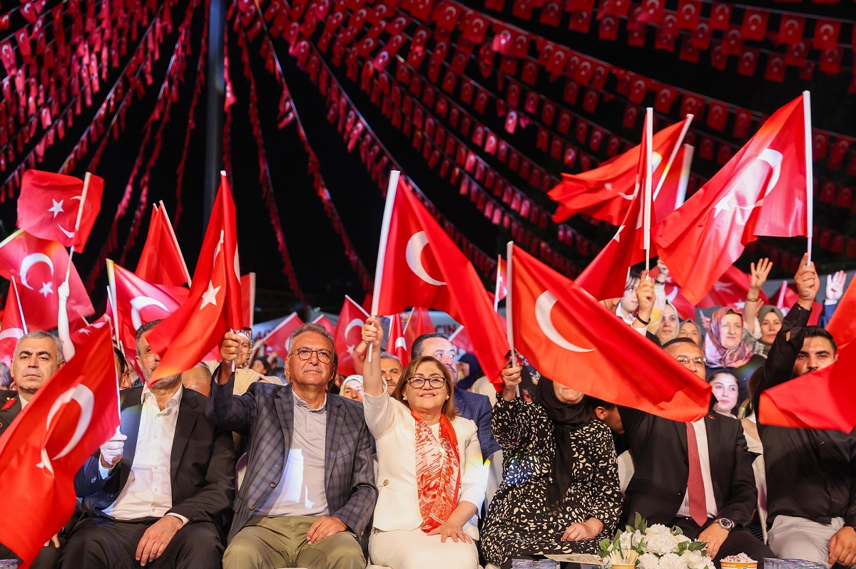 Gazi̇ Şehi̇rde Mi̇lleti̇n Kahramanlik Destani İçi̇n Meydanlar Yi̇ne Doldu (2)