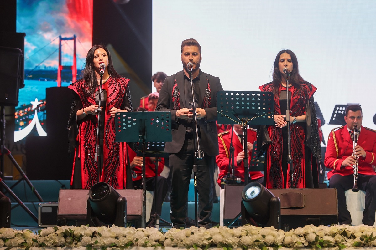 Gazi̇ Şehi̇rde Mi̇lleti̇n Kahramanlik Destani İçi̇n Meydanlar Yi̇ne Doldu (8)