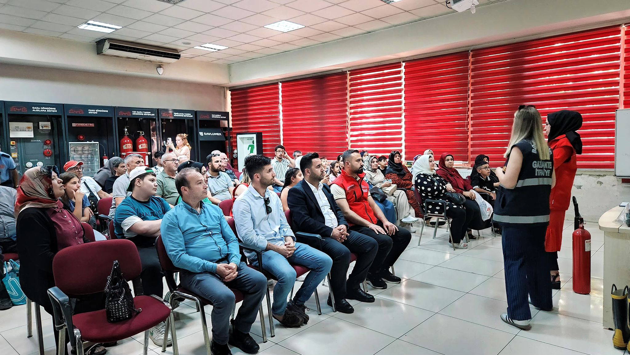 İşi̇tme Engelli̇ Bi̇reylere Yangin Söndürme Eği̇ti̇mi̇ (4)