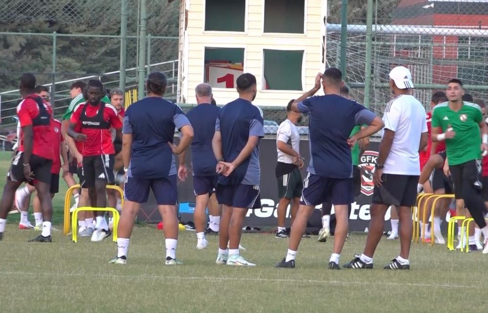 Gaziantep FK Teknik Direktörü Taşdemir’den önemli açıklamalar!