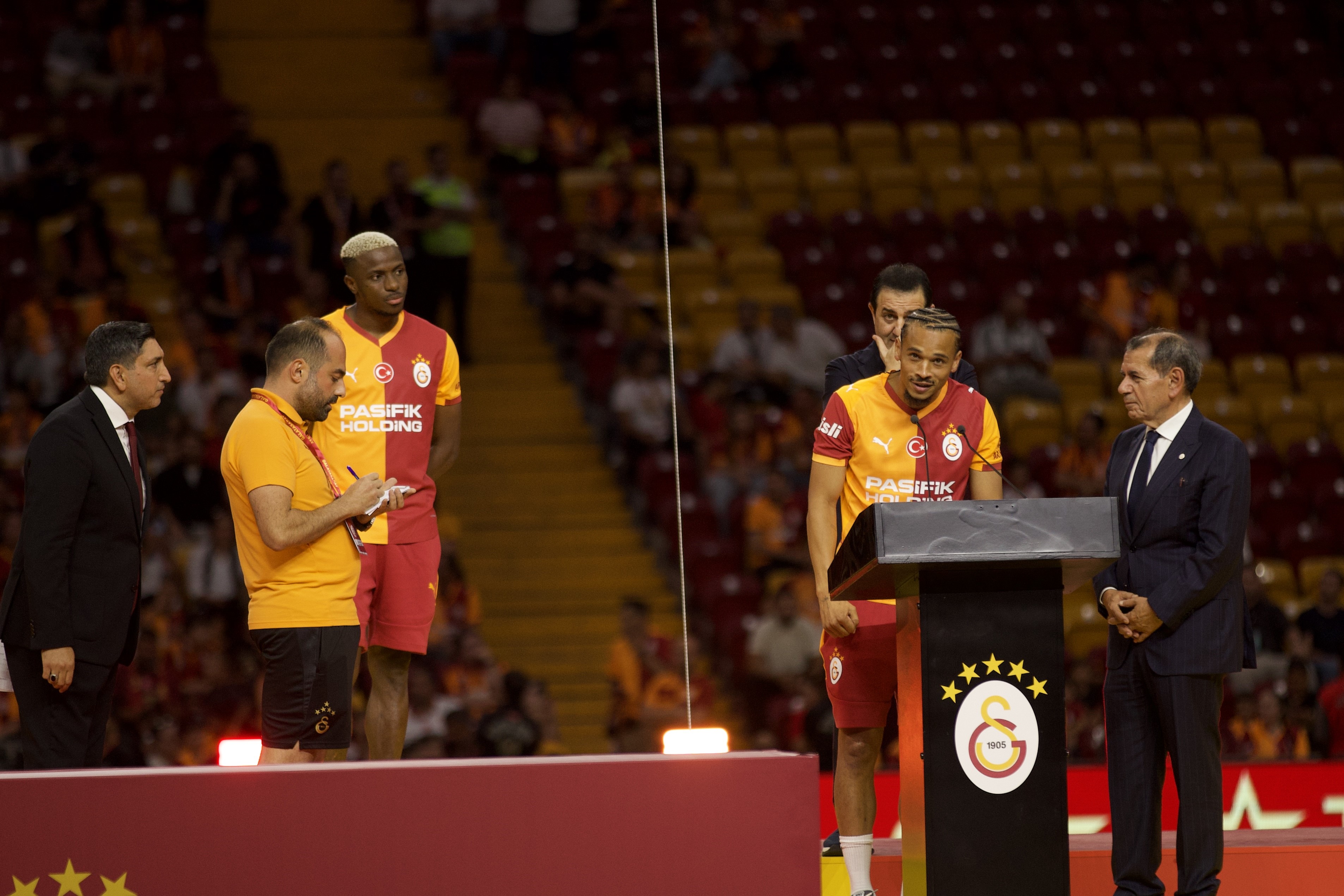 Galatasaray’da imzalar atıldı! Tören düzenlendi