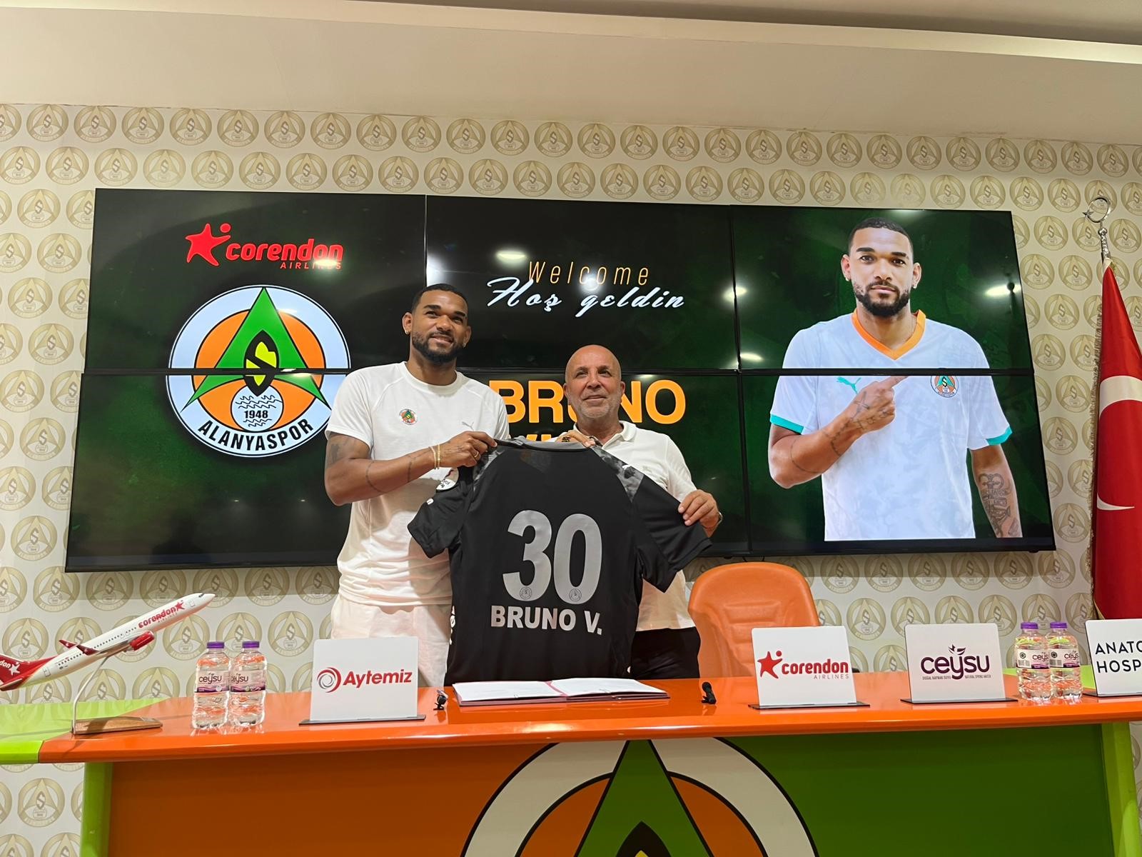 Gaziantep FK forması giyiyordu! Alanyaspor ile sözleşme imzaladı