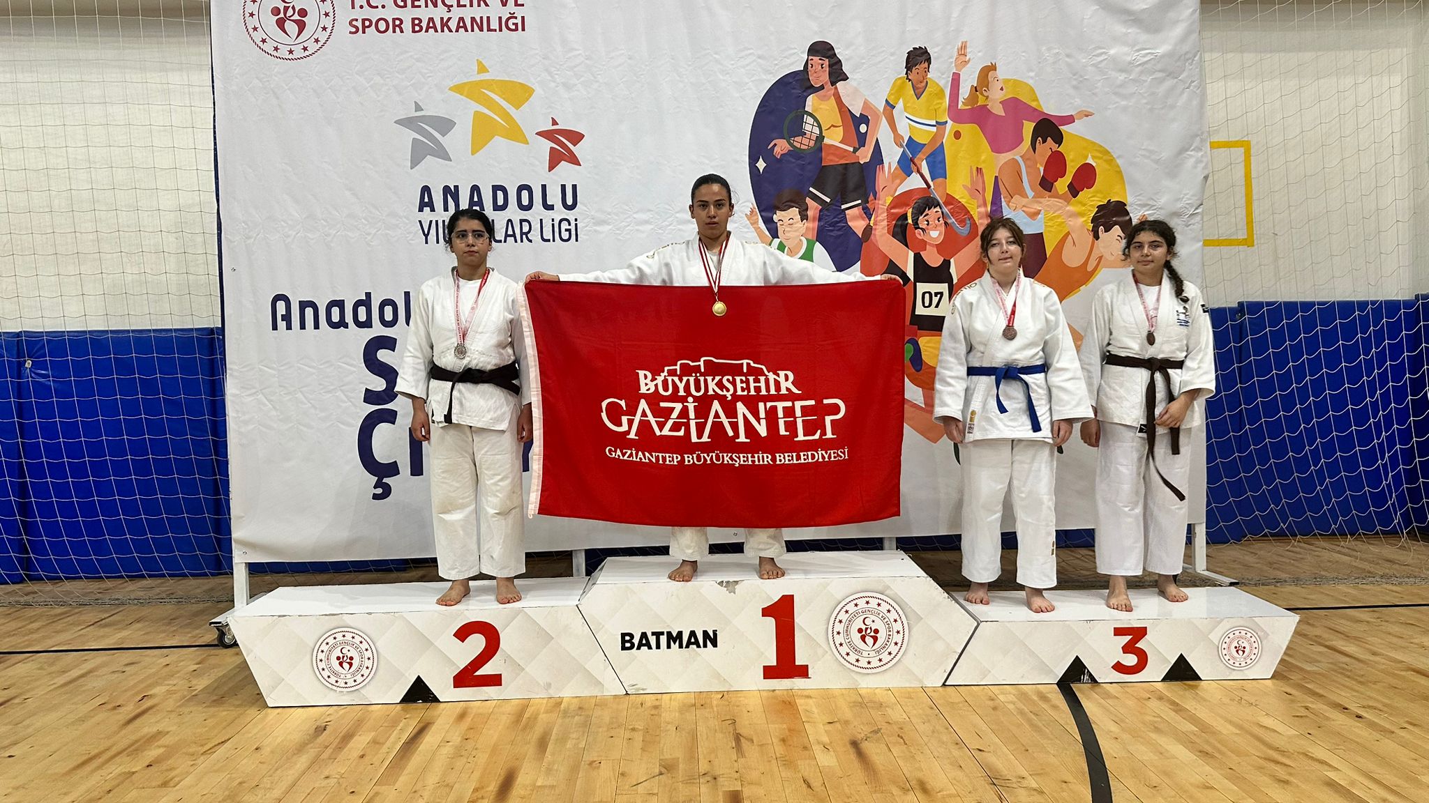 Büyükşehi̇r Beledi̇ye Spor Kulübü Sporculari Bu Hafta Da Zi̇rvede! (2).Jfif