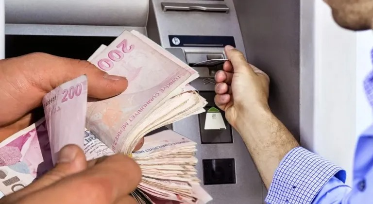 15.500 TL Maaş Alanlar: Kök maaşı 15.500 TL olan emekliler, zam sonrası 18.084 TL maaş alacak.

DETAYLAR İÇİN AŞAĞI KAYDIRMAYA DEVAM EDİN!


