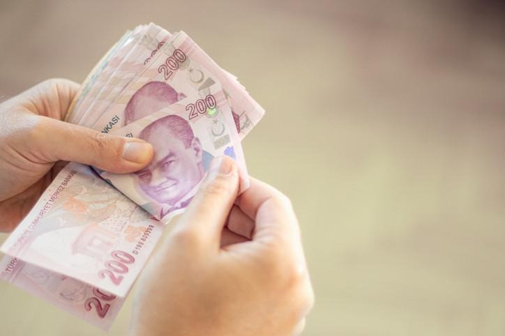 Mevcut maaşları 14.500 TL, 15.000 TL, 15.500 TL, 16.000 TL, 16.500 TL ve 17.000 TL olan emekliler bu zamdan nasıl etkileneceğini merakla bekliyor.