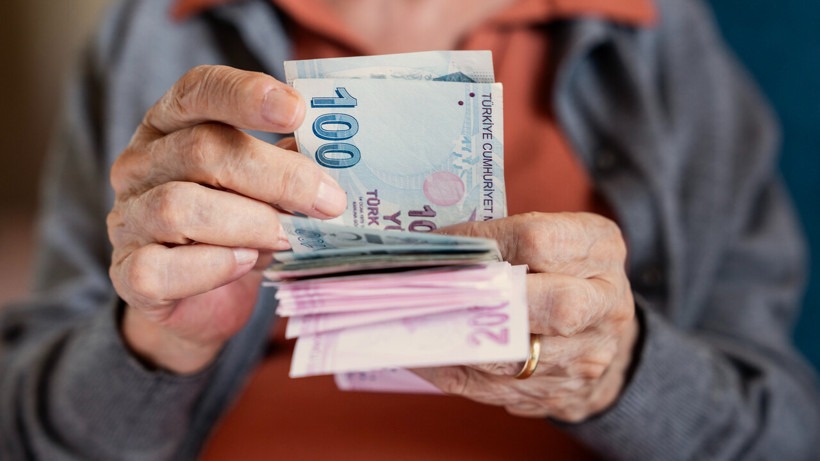 Emekliler, zamlı maaşlarını e-Devlet üzerinden “Emekli Aylık Bilgisi” ekranından sorgulayabilir.

DETAYLAR İÇİN AŞAĞI KAYDIRMAYA DEVAM EDİN!

