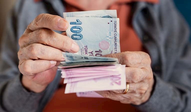 Ayrıca, emeklilik sonrası çalışma hayatına devam etmek isteyenlere de teşvikler sağlanarak, hem ülke ekonomisine katkıda bulunmaları hem de kendi gelirlerini artırmaları bekleniyor.