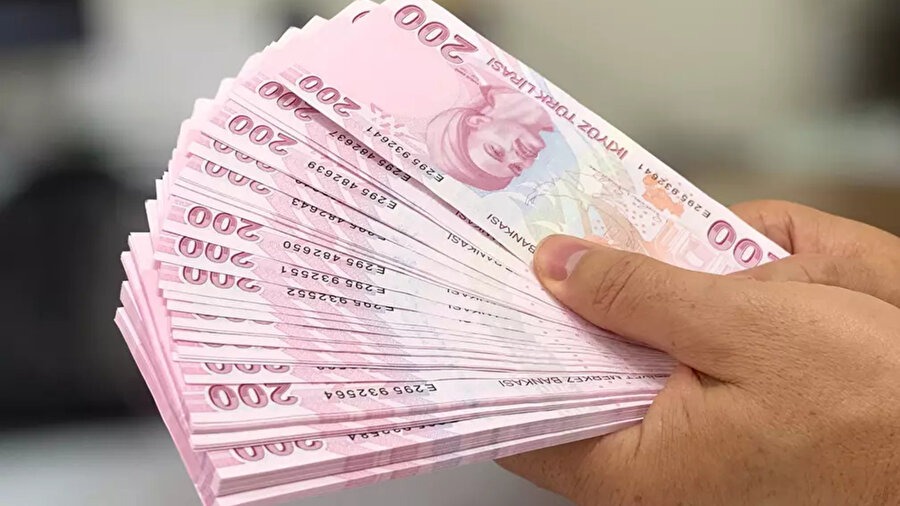 Göreve geldiği ilk günden itibaren enflasyonla mücadeleye odaklanan Şimşek, aynı zamanda yabancı yatırımcıların güvenini artırmaya yönelik adımlar attı.