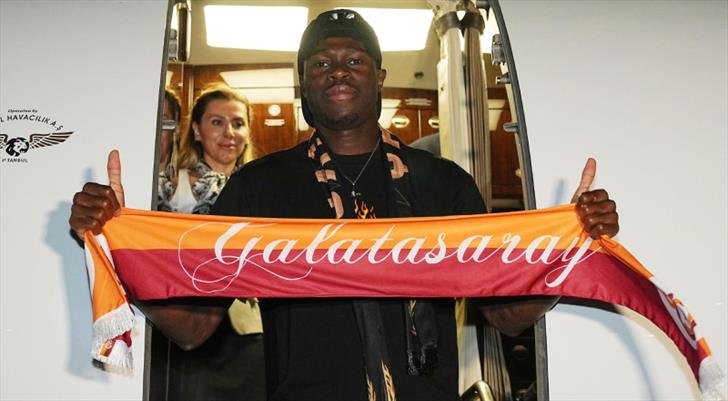 Galatasaray’da mutlu son! 5 yıllık sözleşme imzaladı