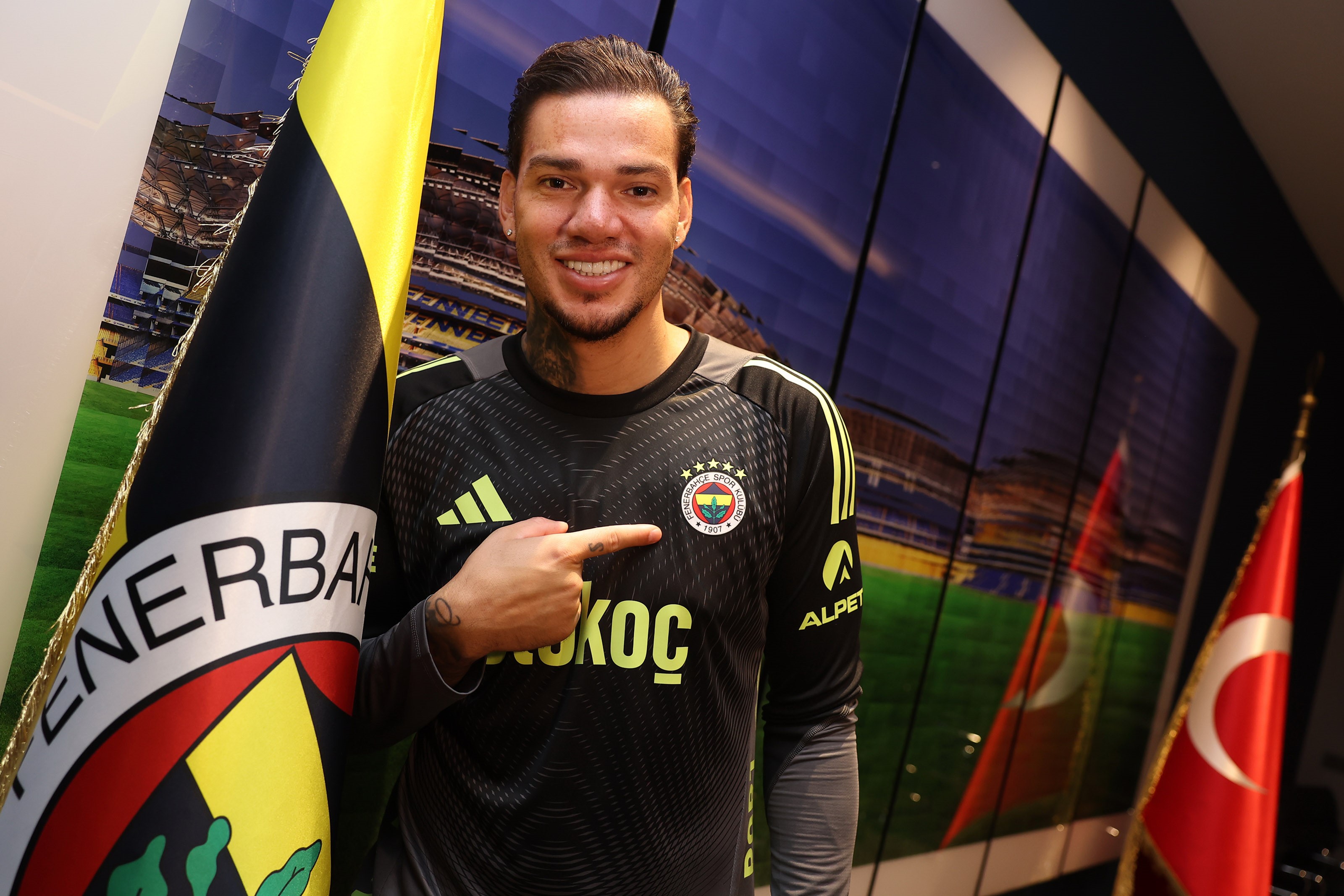Fenerbahçe için gelmişti! İmzalar atıldı