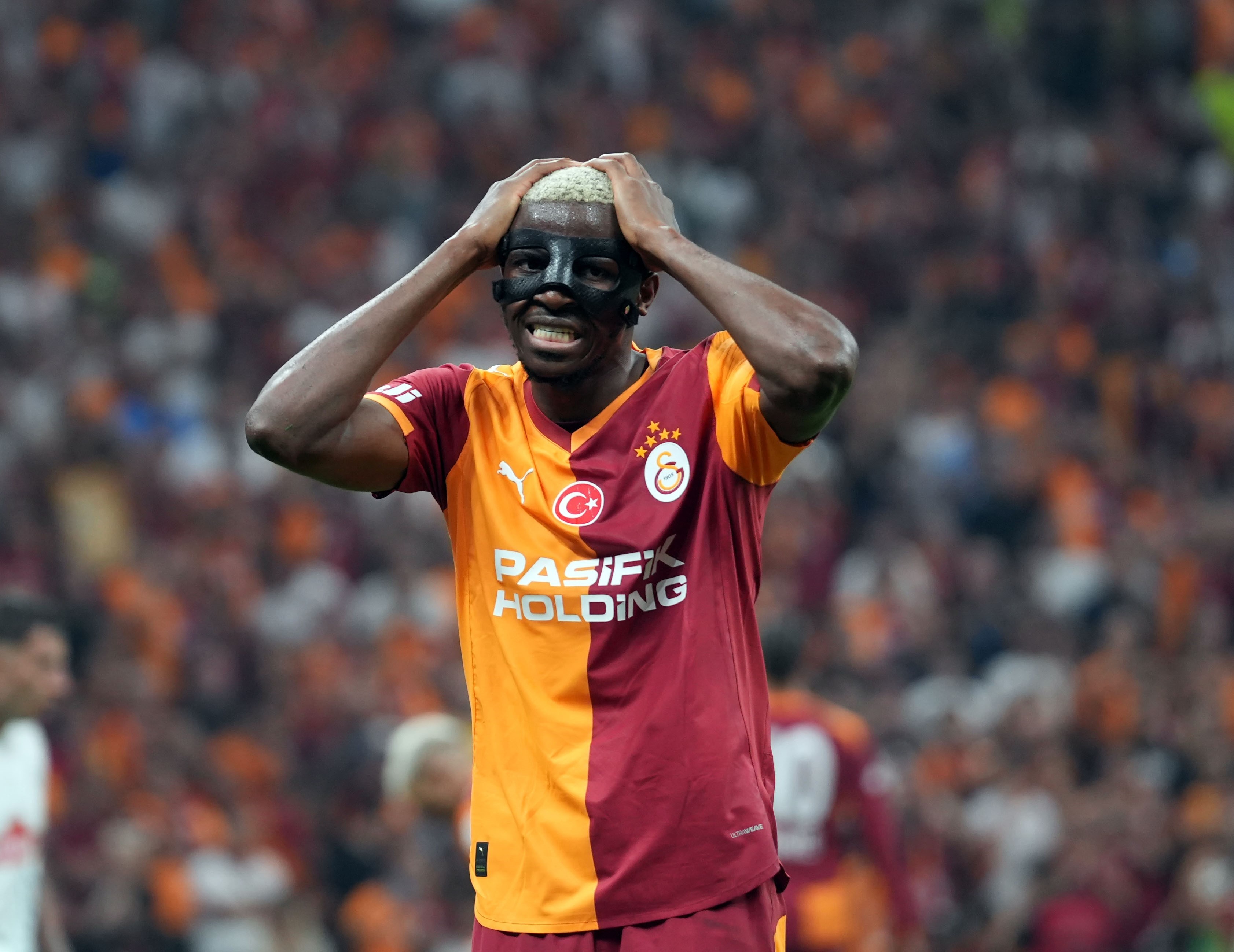 Galatasaray'dan taraftarları kahreden açıklama! Ayak bileğinde gerilme tespit edildi