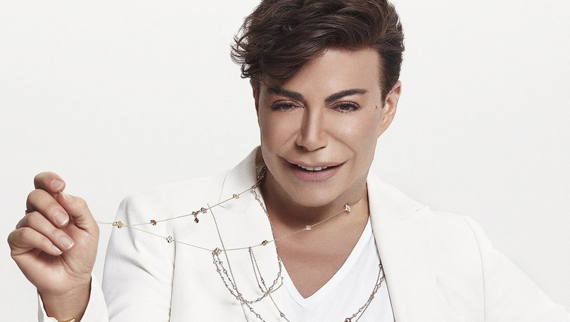 FATİH ÜREK KİMDİR?
3 Nisan 1966 tarihinde Erzurum'da dünyaya gelen Fatih Ürek, Türk fantezi ve pop müziğinin önemli temsilcilerinden biridir.