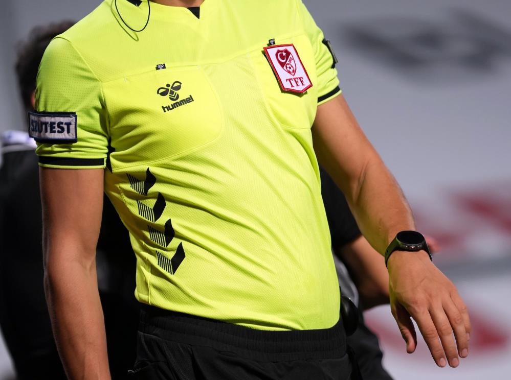 Türkiye Futbol Federasyonu (TFF) Başkanı İbrahim Hacıosmanoğlu, yapılan çalışmalar sonrası 571 aktif hakemin 371'inin bahis hesabı olduğunu tespit ettiklerini ve 152'sinin aktif bahis oynadığını ifade etmişti. TFF Hukuk Müşavirliği’nce bugün Profesyonel Futbol Disiplin Kurulu’na sevk edilen hakemler açıklandı.