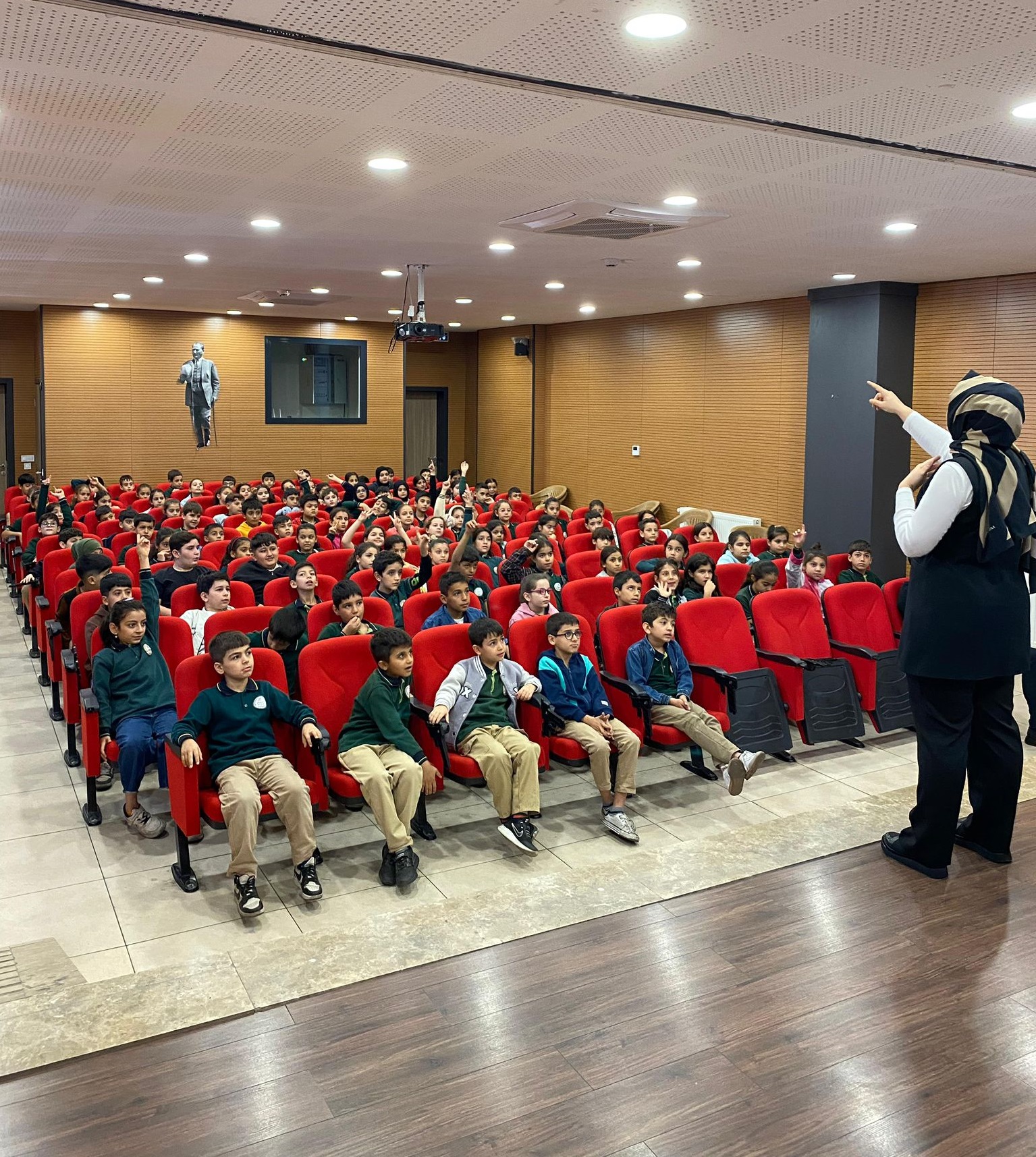 Ai̇le Akademi̇si̇, Öğrenci̇lere Yöneli̇k Yeni̇ Eği̇ti̇mleri̇ne Başladi (1)